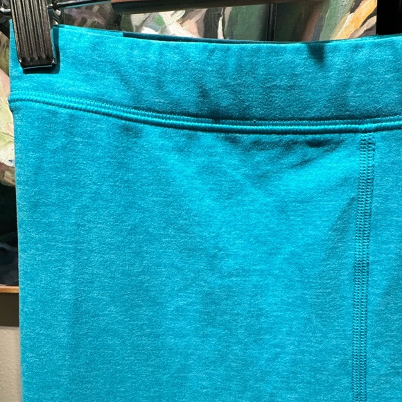 XS 28” High-Waist AloSoft Flow Full Length Blue Quartz Heathered Leggings. - Picture 6 of 17